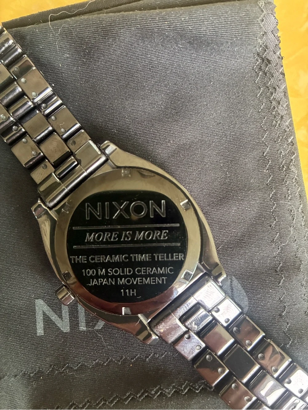 Nixon all black
